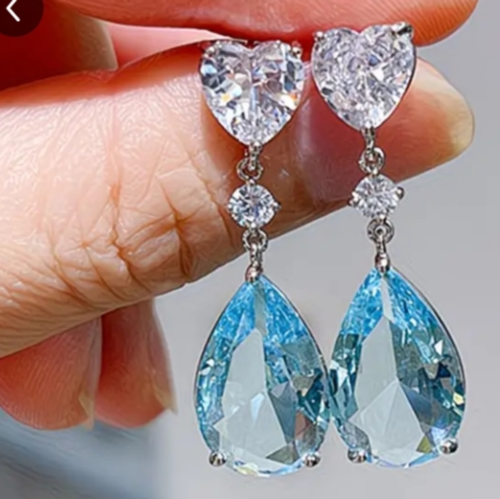 ♥️D Elegant Silver Blue Heart-Shaped Earrings